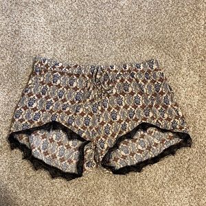 Comfy flowy pattern shorts!